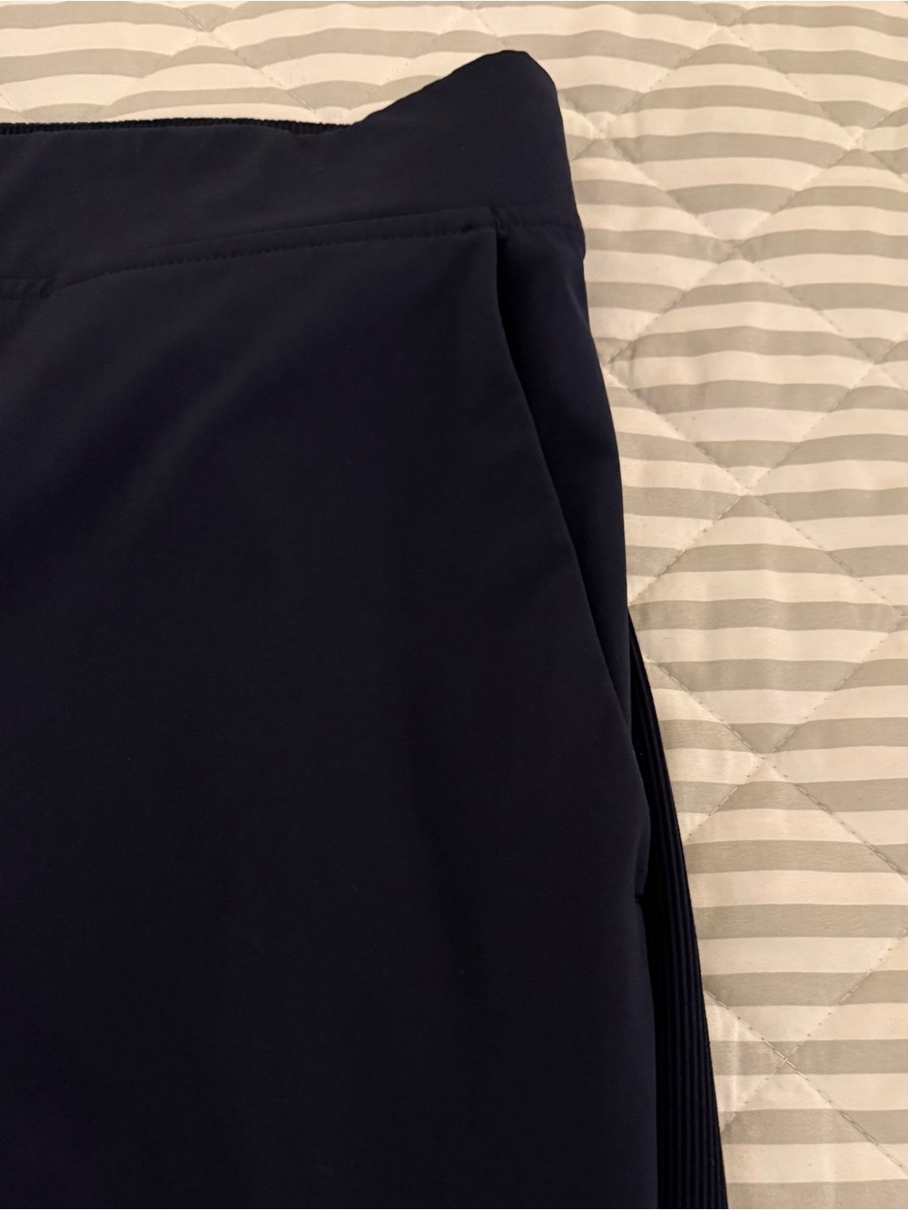 Athleta Brooklyn Ankle Pants Women's 12 Black Stretch Pockets EUC Side Panel - Picture 4 of 11